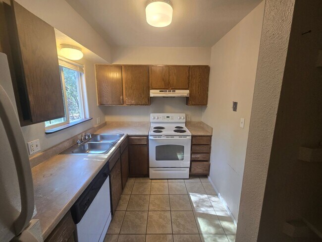 Building Photo - 4740 Scenic Cir