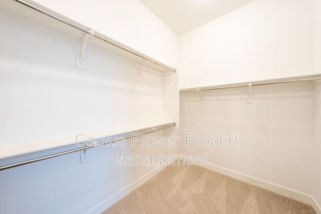 Building Photo - 3130 E Alicia Dr
