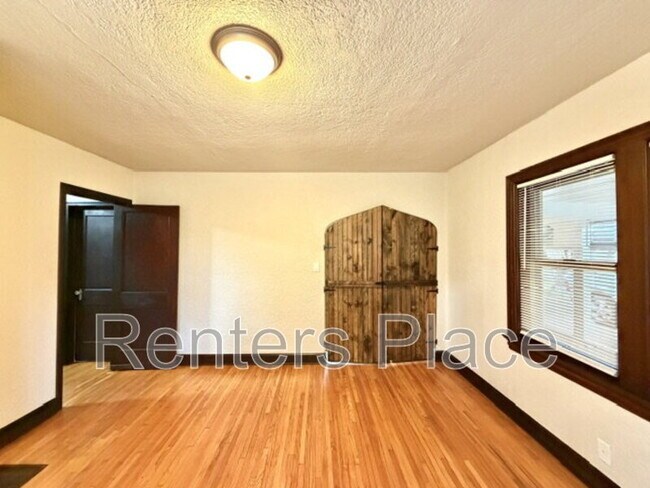Building Photo - 5524 S Owasso Ave