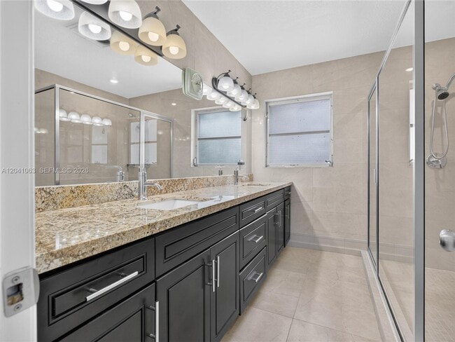Building Photo - 16641 Royal Poinciana Dr
