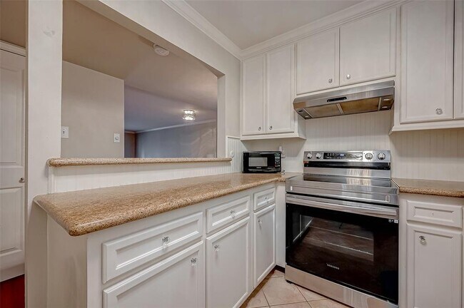 Building Photo - 12967 Trail Hollow Dr