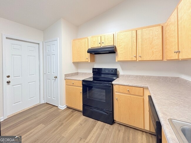 Building Photo - 102 Lake Victoria Dr