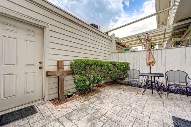 Building Photo - 5976 Woodway Place Ct