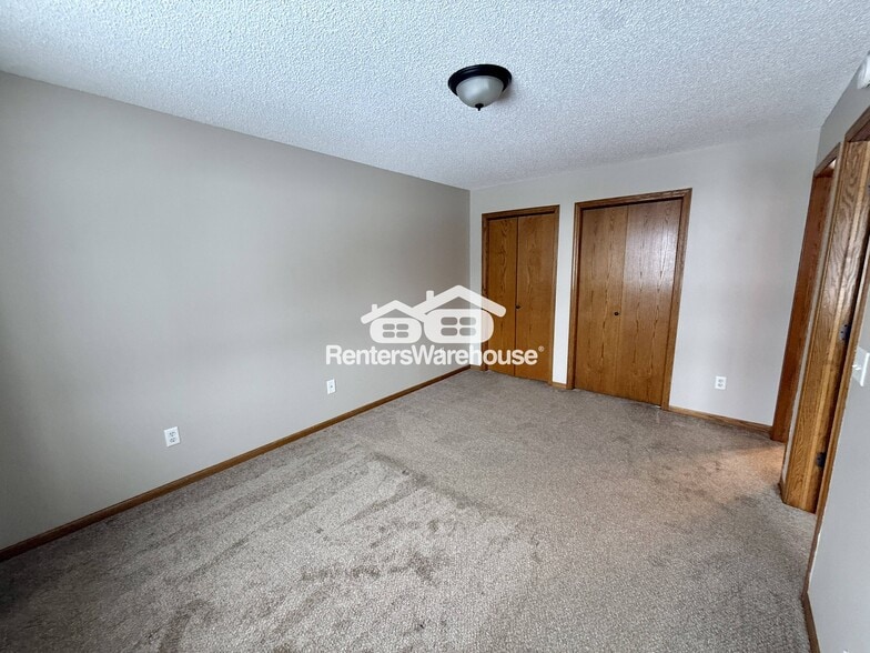 Building Photo - 6762 Gretchen Ct N