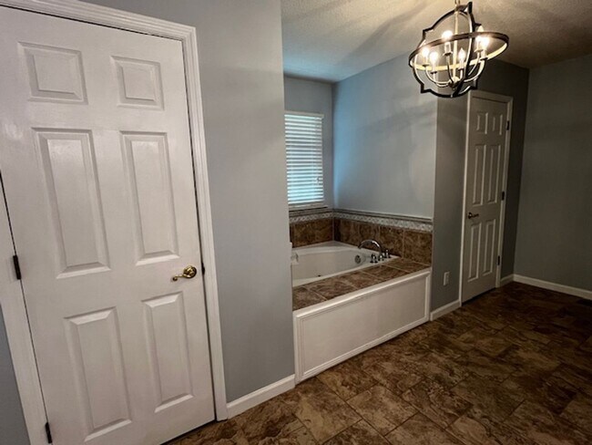 Building Photo - ***COMING SOON, JUNE 1ST*** 3 Bedroom 2 Bath house with attached garage, sun room, large back deck