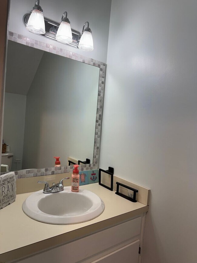 Building Photo - Affordable Living in Historic New Bern, NC!