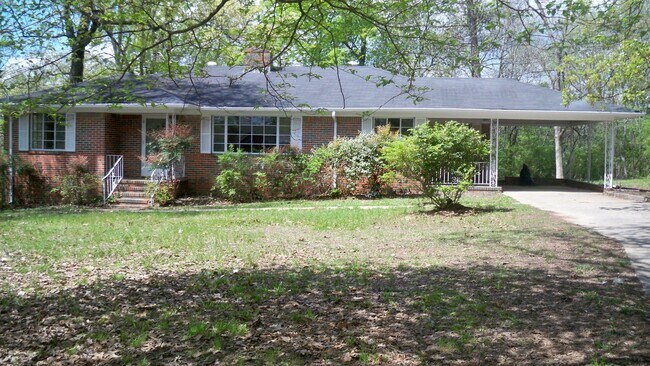 Building Photo - 2716 Wood Dr NE