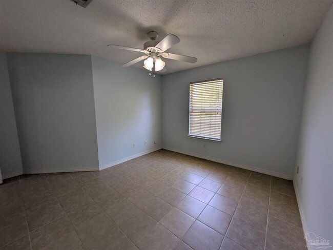 Building Photo - 3359 Green Briar Cir