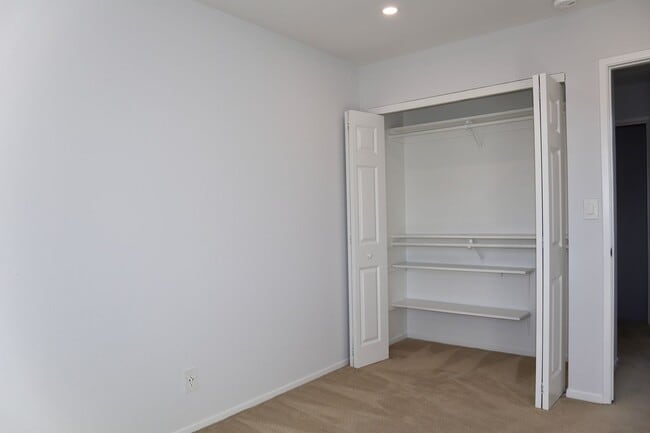 Building Photo - Wonderful 4 Bedroom Home in Fremont – Beautiful Backyard!