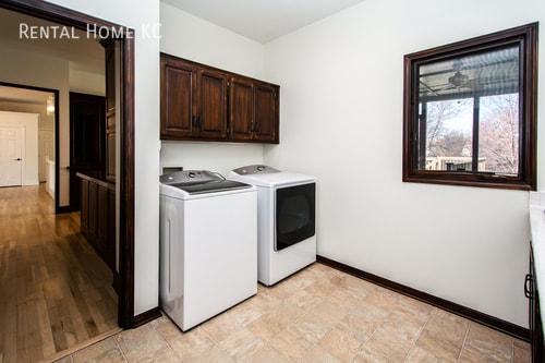 Building Photo - Large 1.5 Story luxury home on 2.5 acres  ...