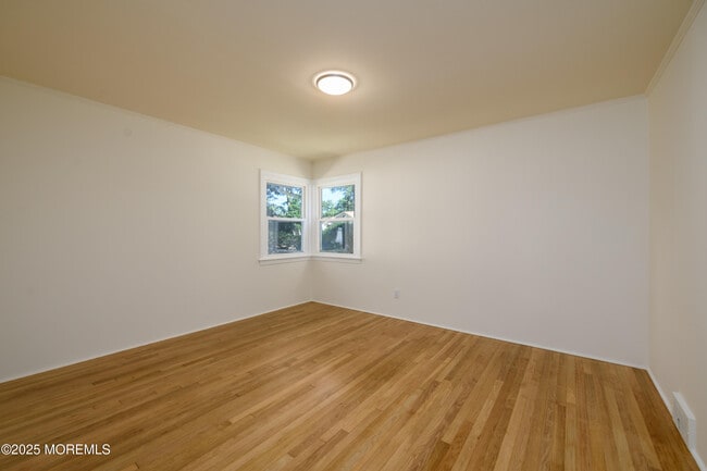 Building Photo - 361 Meadowbrook Ave