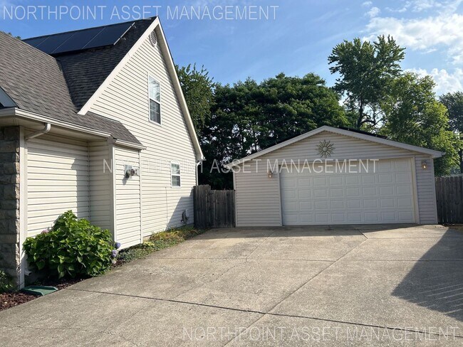 Building Photo - Welcome to 4 Bedroom and 3.5 Bath Home In ...