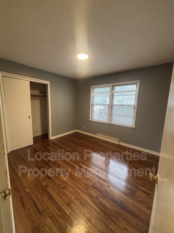 Building Photo - 2127 Mitchell St