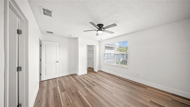 Building Photo - 12649 Somerset Oaks St