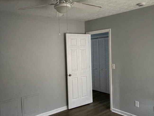 Building Photo - 1136 Summer Brook Rd