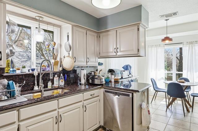 Building Photo - 2829 Harvest Hill Dr