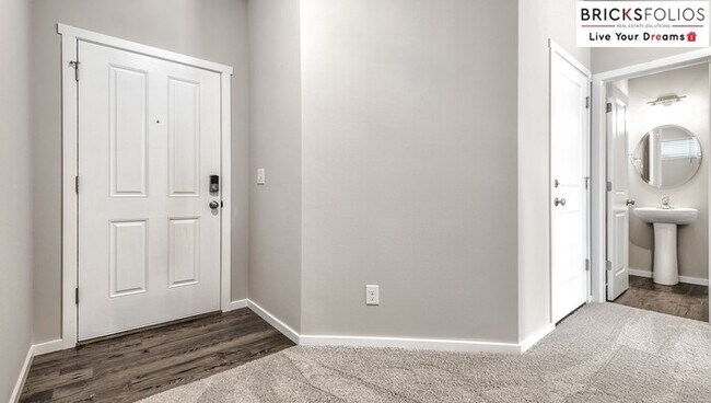 Building Photo - The Perfect Blend of Comfort & Convenience in Puyallup