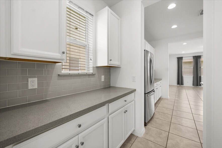 Building Photo - 14154 Shocklach Dr