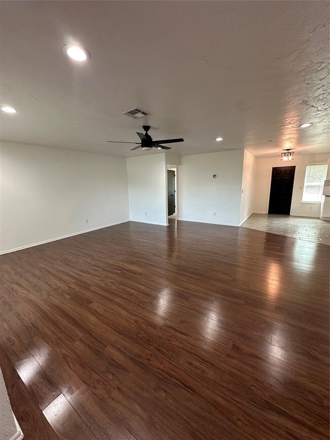 Building Photo - 322 W Maple Branch Way