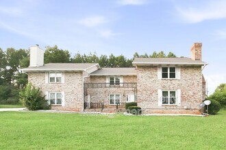 Building Photo - 2142 Fairway Ct SE