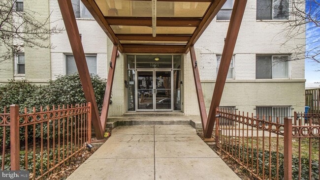 Building Photo - 1501 27th St SE