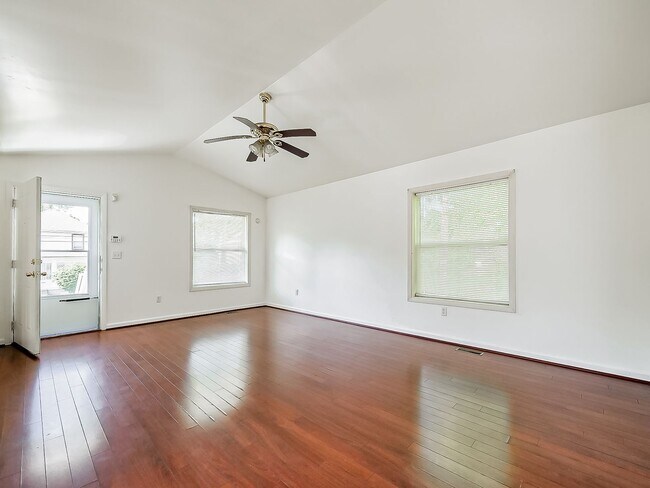 Building Photo - 49 Oakhill St