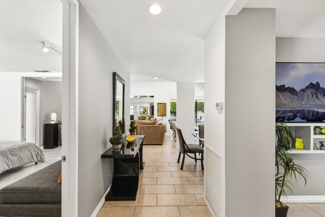 Building Photo - 1411 Via Isla