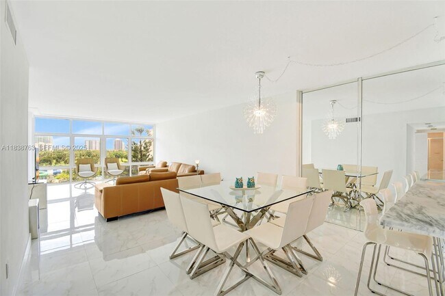 Building Photo - 20100 W Country Club Dr