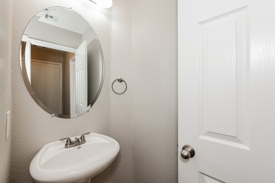 Building Photo - 6471 Brook Cottage Ln