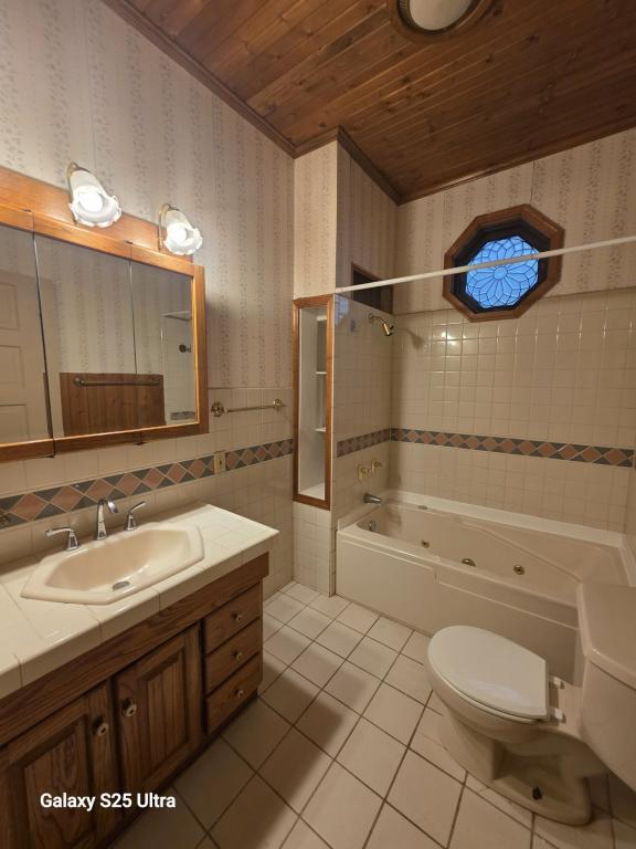 Building Photo - 208 E Main St