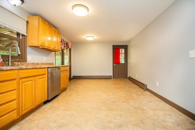 Building Photo - 186 Providence St