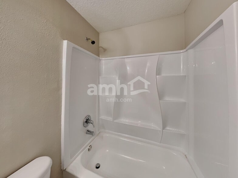 Building Photo - 1913 Southern Oak Loop