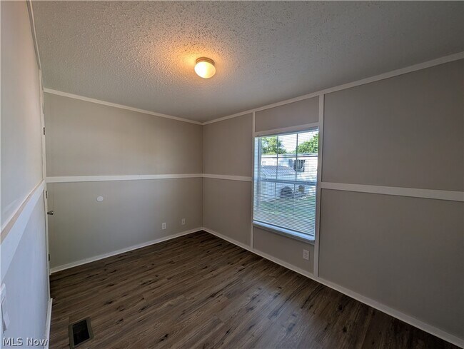 Building Photo - 215 Cedar Brook Dr