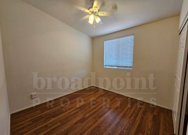 Building Photo - 605 Iona Ct