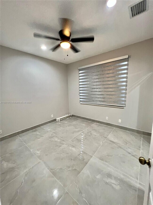 Building Photo - 3810 SW 51st St