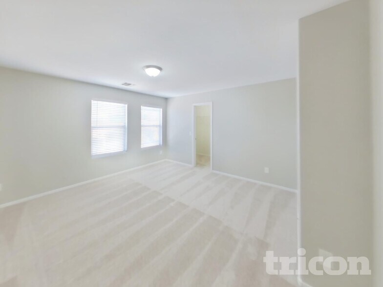 Building Photo - 2405 N 92nd Ln