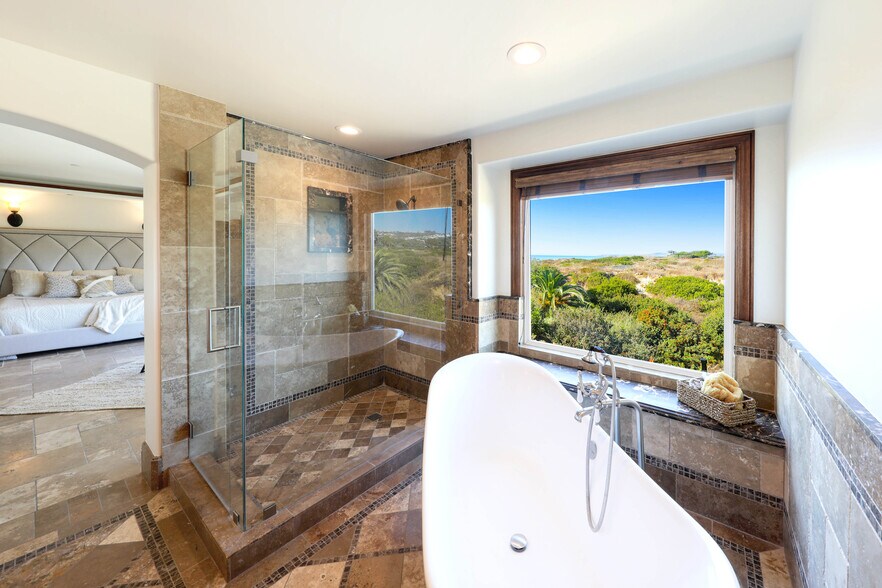 Building Photo - 3811 Vista Blanca