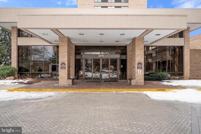 Building Photo - 3709 S George Mason Dr