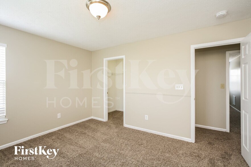 Building Photo - 2706 Bluestone Dr
