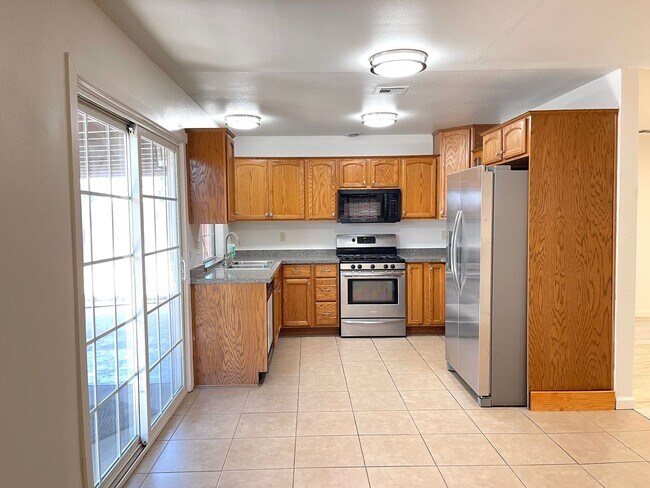 Building Photo - Spacious Four Bedroom Two Bathroom home for lease in San Bernardino, CA $3,175