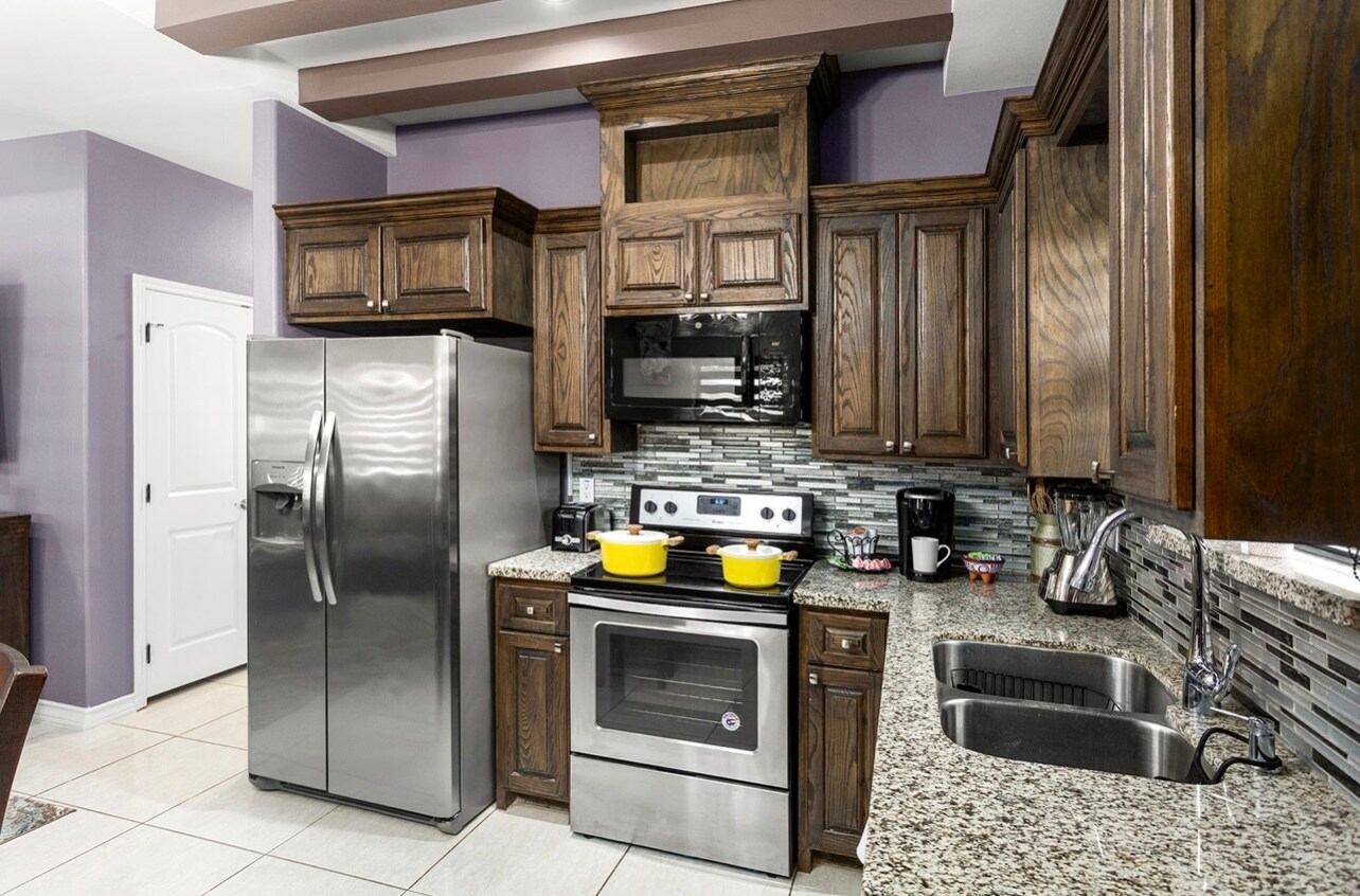 Kitchen - 2616 Larkspur Ave