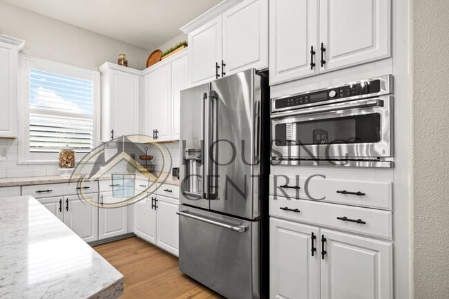 Building Photo - STUNNING Single Story Home with a Resort S...