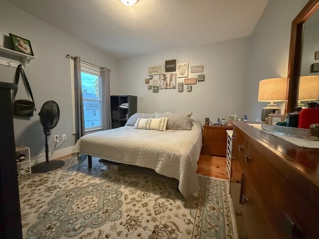 Building Photo - 173 Elm St