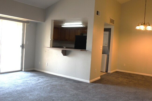 Building Photo - MOVE IN INCENTIVE - Two Weeks Free!!