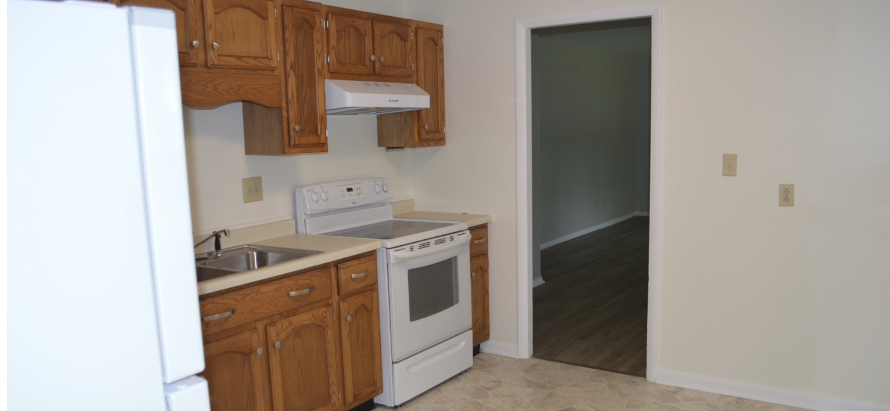 Dine-in kitchen with updated cabinets - 2827 N Waugh St