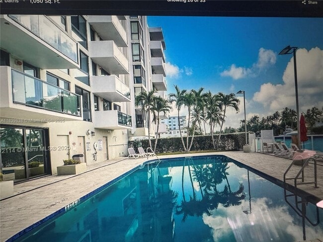 Building Photo - 9800 W Bay Harbor Dr