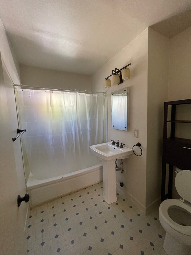 Building Photo - Charming 3 Bedroom Home Near Downtown Davis