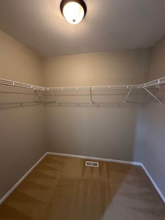 Building Photo - 1258 Lasser Dr