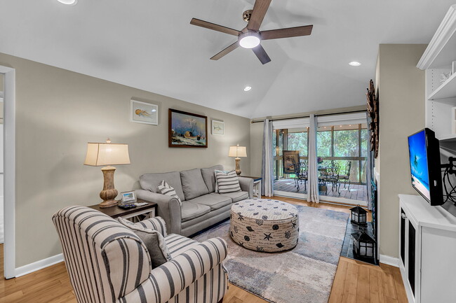 Building Photo - Branson - Breeze