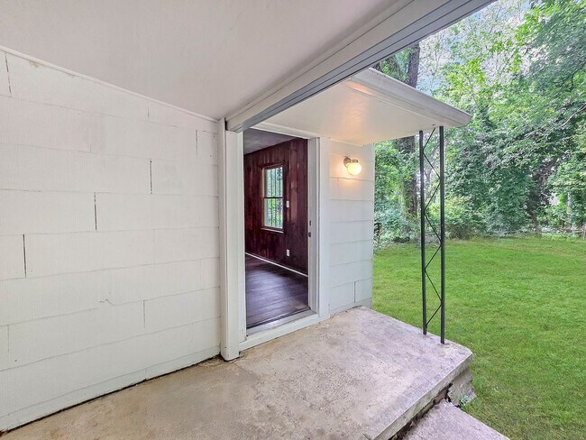Building Photo - 1111 Lawton Pl SW